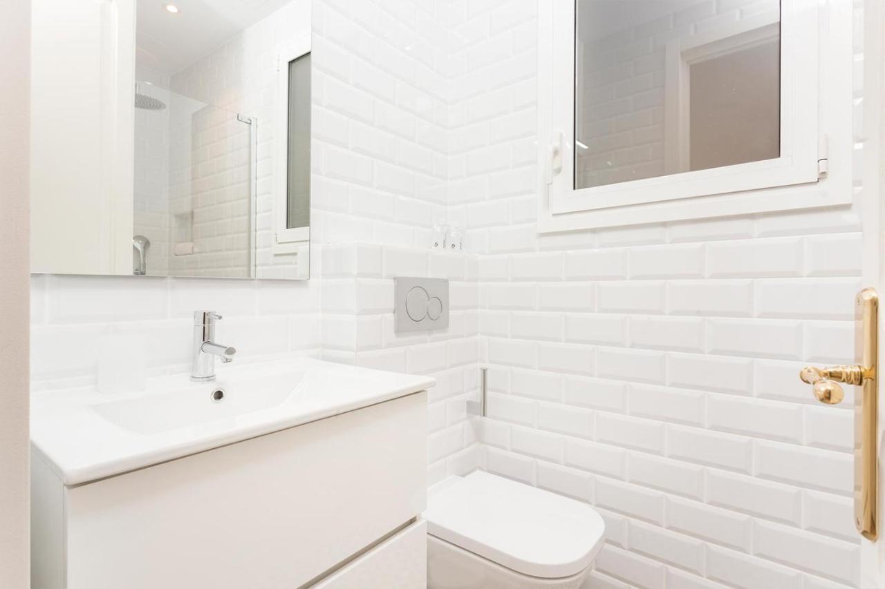Cozy Apartment Close To Passeig De Gracia Barcelona Exteriör bild
